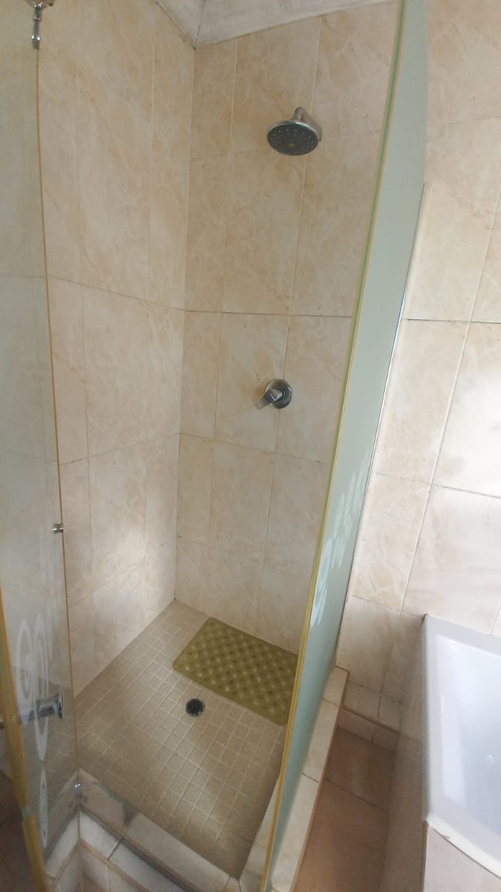 5 Bedroom Property for Sale in Ladybrand Free State
